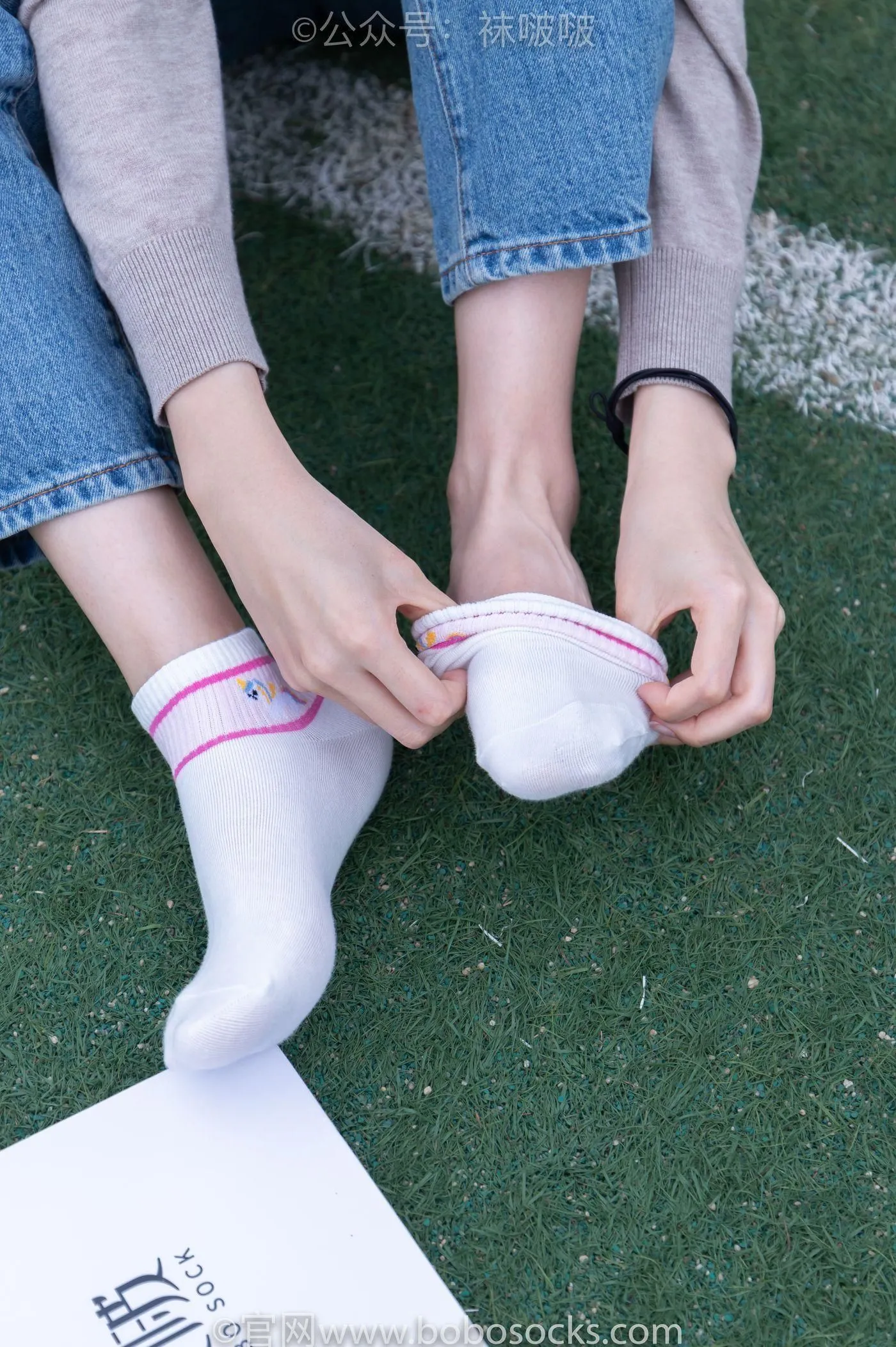 [BoBoSocks袜啵啵]NO.004 泡芙-vans帆布鞋、白棉袜、裸足 [127P]插图5